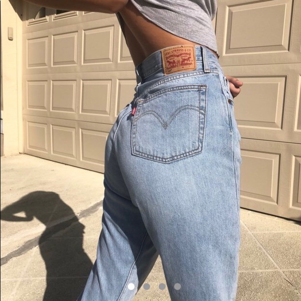 501 LEVIS LIGHT WASH JEANS